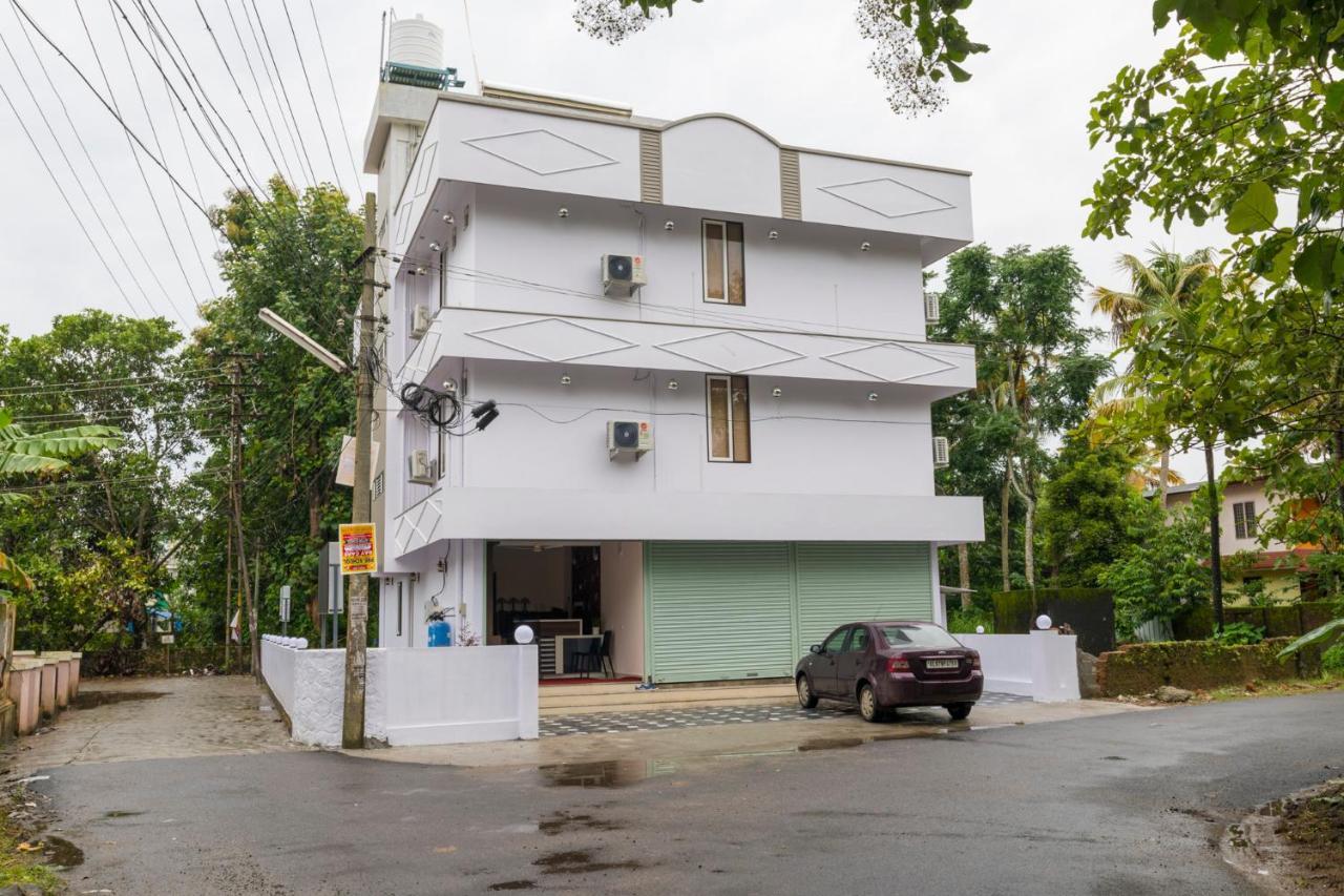 Blue Bell Cochin Airport Hotel Nedumbassery Extérieur photo